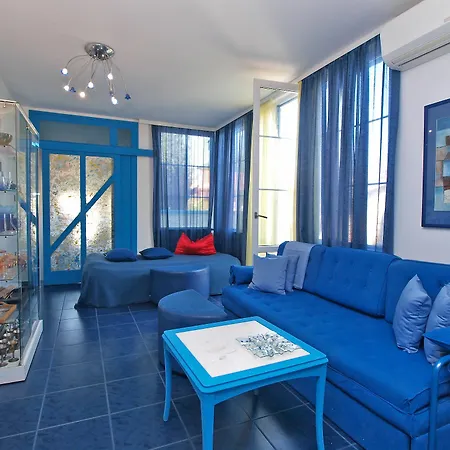 Mila 1039 Apartment *