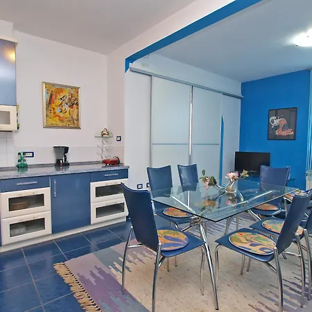 Mila 1039 Apartment *
