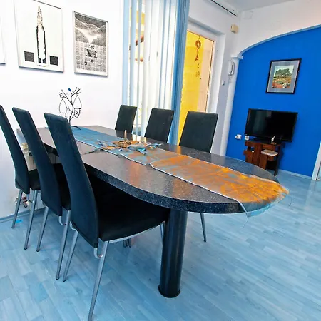 Mila 1039 Apartment