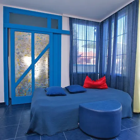 Mila 1039 Apartment