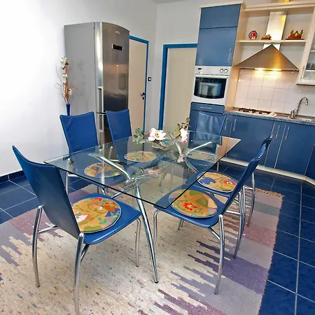 Apartment Mila 1039 *